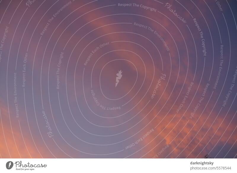 Orange und blau bis violett in Form von Wolken abend Dämmerung Außenaufnahme Farbfoto Abenddämmerung heiter Natur morgenrot abendrot Menschenleer freundlich