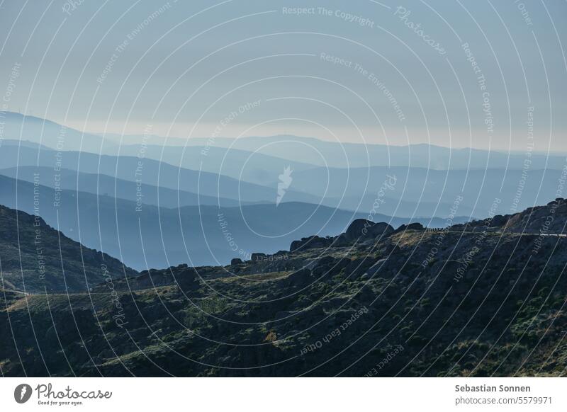 Blick auf die Berge der Serra da Estrela vom Miradouro da Rocha, Portugal Landschaft reisen Berge u. Gebirge serra da estrela Gipfel berühmt im Freien Tal