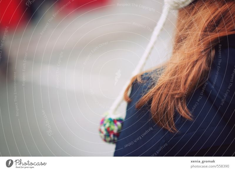 Wind in den Haaren Mensch feminin Junge Frau Jugendliche Erwachsene Leben Haare & Frisuren 1 18-30 Jahre Herbst Winter Nebel berühren Bewegung Gefühle Stimmung