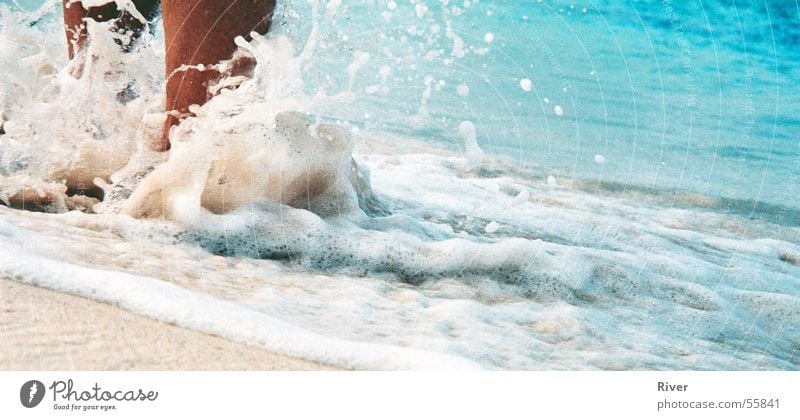 Füsse im Wasser Strand Meer Wellen