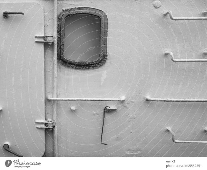 Altersgerechtes Wohnen Kutter Schiff Boot Bootswand Fenster Wasserfahrzeug maritim Außenaufnahme Menschenleer Totale Metall Haltegriffe Halterungen Haken