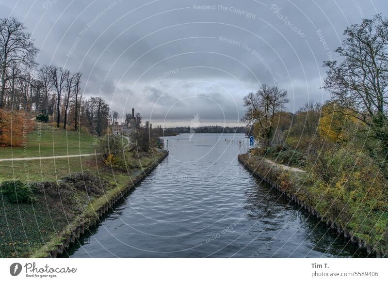 Babelsberg Kanal See Herbst ufer Park see kanal teich natur ausflug wasseroberfläche fluß landschaft