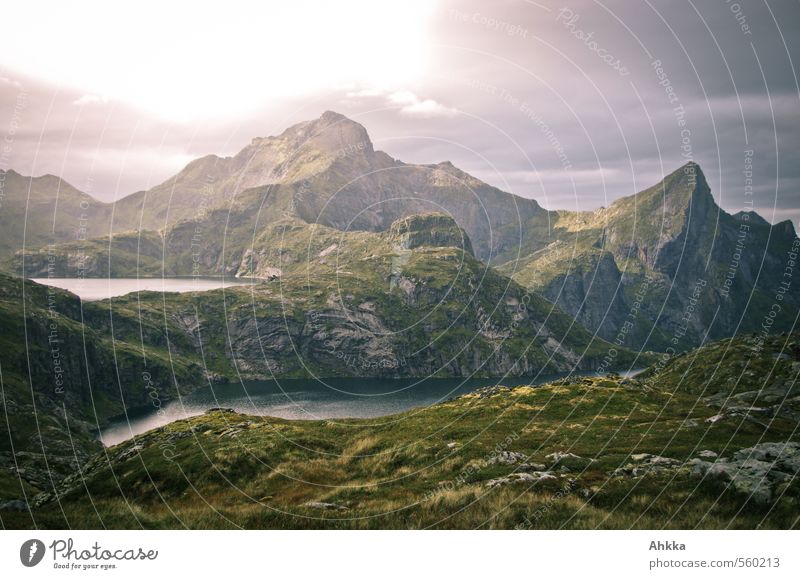 upper and lower lake Natur Landschaft Felsen Berge u. Gebirge Gipfel See Wüste ästhetisch dunkel exotisch fantastisch fest wild grau Stimmung Nebel trist