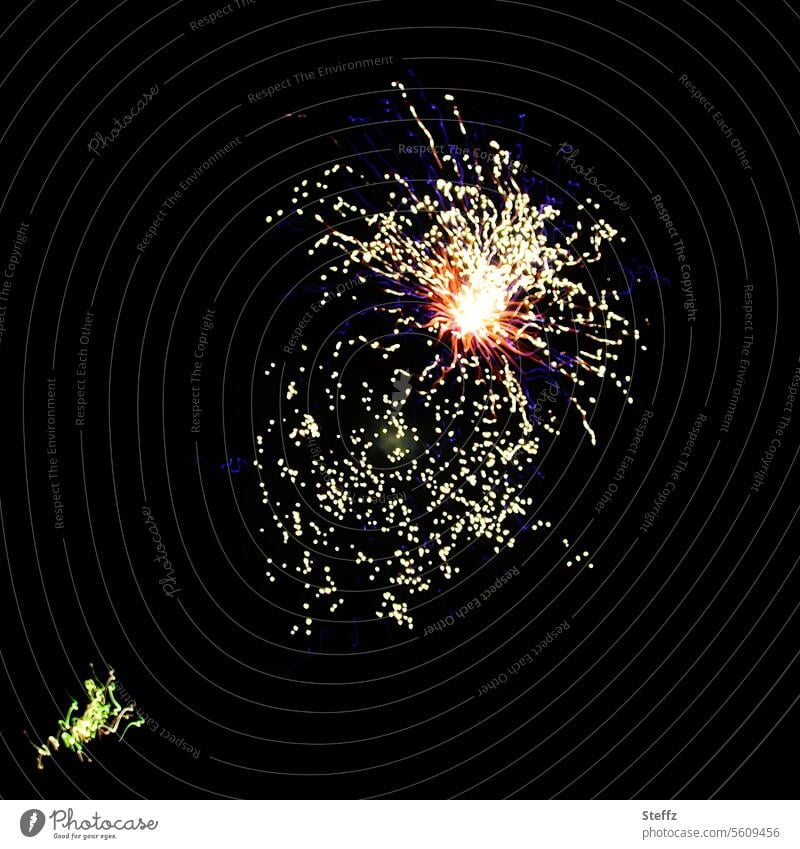 lass es knallen! Knall Feuerwerk Silvester Silvesterparty Feier Neues Jahr Silvesterfeier Neujahrsfest Neujahrsfeier Silvesterfeuerwerk Feuerwerkskörper