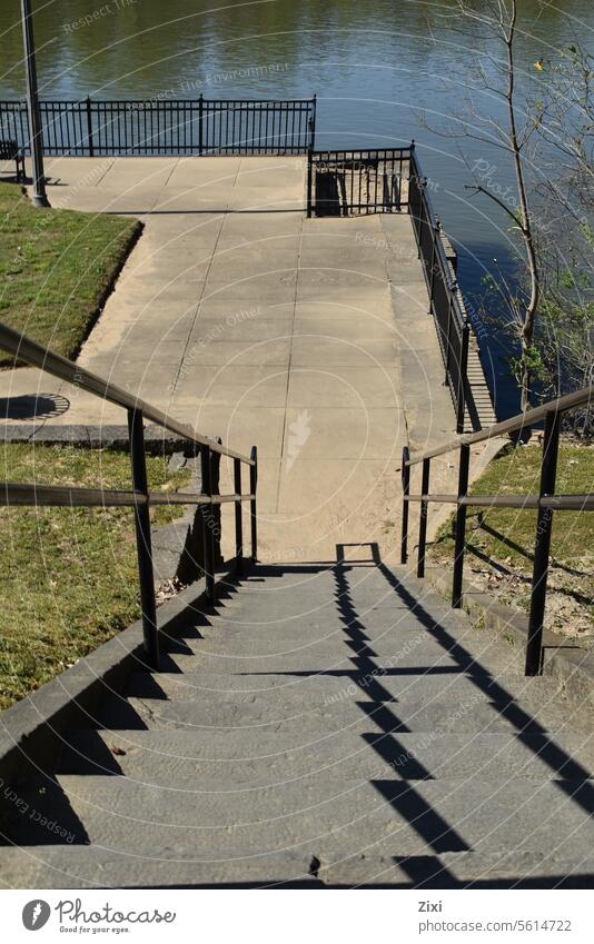 Treppe und Schatten #Treppe Treppengeländer Treppen steigen aufwärts abwärts aufsteigen die Treppe hinaufsteigen Strukturen & Formen #Schatten Treppenstufen