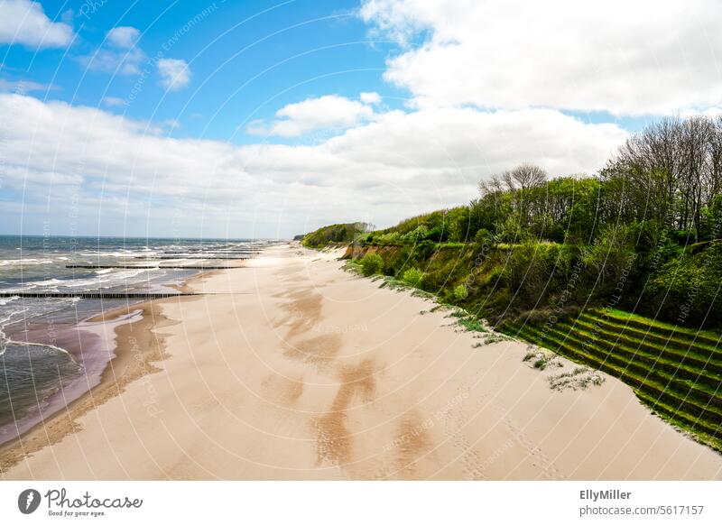 Strand an der Ostsee in Polen bei Trzesacz. Landschaft an der Ostseeküste Meer Ferien & Urlaub & Reisen Natur Sand Farbfoto Küste Tourismus Ostseestrand