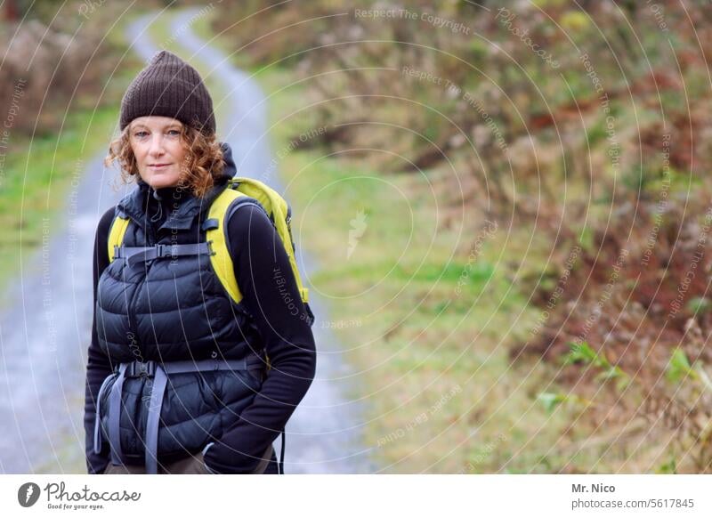 Wandertag Wanderausflug Fußweg Erholung Wege & Pfade Berge u. Gebirge Landschaft Natur wandern feminin Umwelt Ausflug Tourismus Ferien & Urlaub & Reisen Outdoor