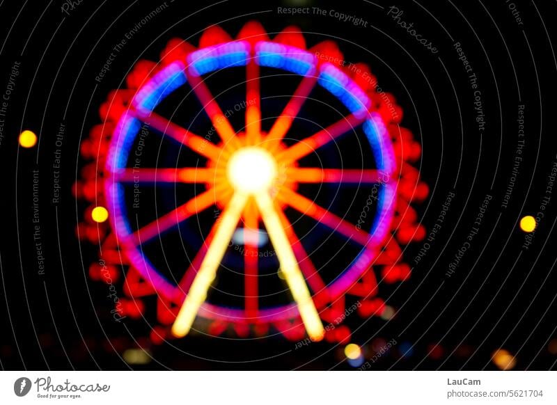 Riesenrad - auch unscharf zu erkennen bunt leuchtend rund Dunkelheit Fahrgeschäft Jahrmarkt Weihnachtsmarkt Attraktion Bewegung Fahrgeschäfte Drehung Karussell