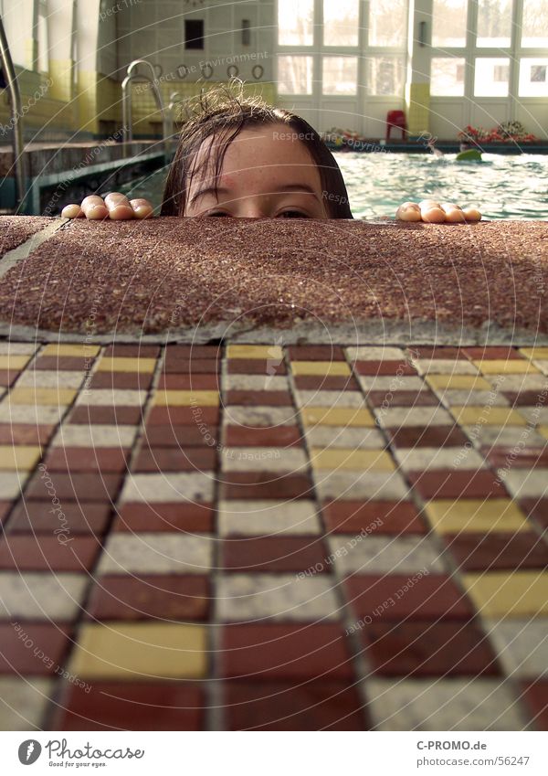 Ansichtssache Bad Schwimmhalle Mädchen Licht Hand luschern Ying Tung Natatorium Spielen Kind Wassersport Fliesen u. Kacheln Haare & Frisuren verstecken tiles