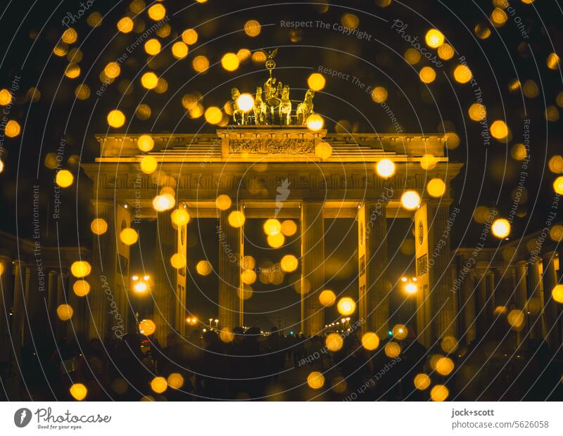 am Brandenburger Tor glitzert und funkelt es Weihnachtsstimmung Weihnachtsbeleuchtung glänzend defokussiert Unschärfe Lichterkette leuchten funkeln abstrakt