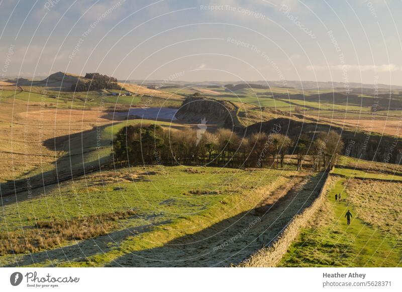 Frostiger Wintermorgen auf dem Hadrian's Wall Trail in Northumberland UK Hadrianswall northumberland England Großbritannien Nachlauf Römer Mauer historisch