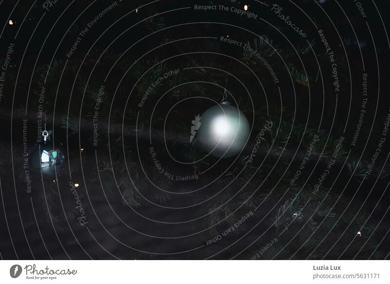 Weihnachtskugeln nachts, Straßenlicht und Spiegelung weihnachtskugeln Weihnachtsdekoration Weihnachten & Advent Dekoration & Verzierung Christbaumkugel