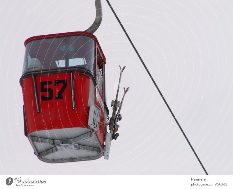 57 Skier Ferien & Urlaub & Reisen Gondellift Ziffern & Zahlen Drahtseil Fahrstuhl Seil Himmel hoch