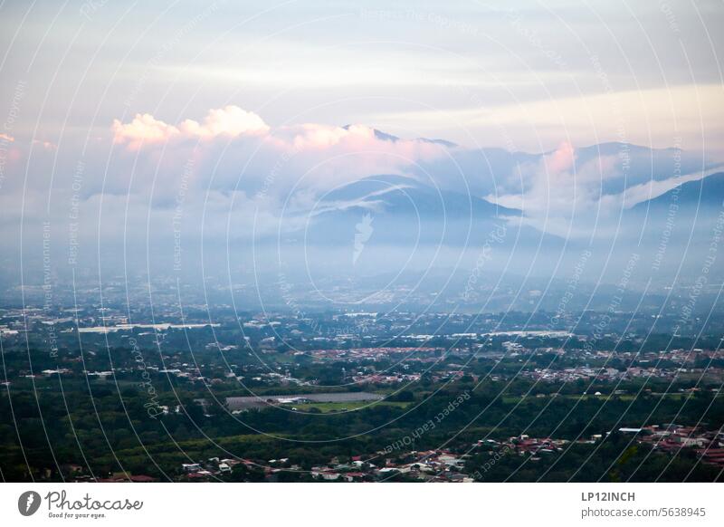 CR XXIX. San José San Jose Costa Rica Stadt Urlaub Tourismus Ferien & Urlaub & Reisen Ferne ausblick Berge u. Gebirge Vulkan Natur Abenteuer Himmel