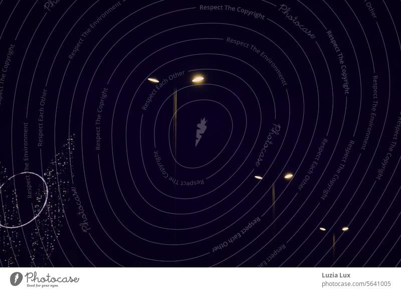 Lichter der Stadt Engel Engelsflügel Weihnachten Weihnachtsengel Straßenlampen Nacht Dunkelheit Weihnachten & Advent Weihnachtsbeleuchtung dunkel leuchten Abend