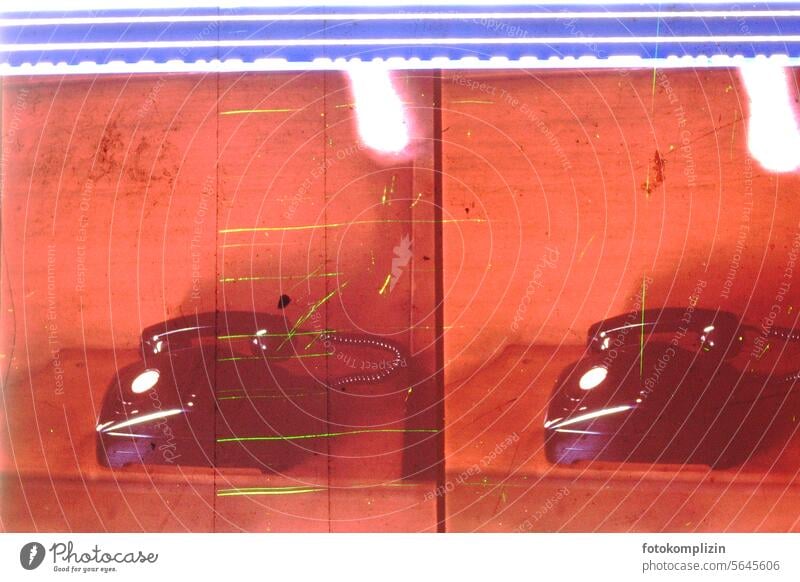 altes Telefon analog Filmstreifen altmodisch retro Kommunikation Nostalgie Verbindung doppelt zwei sprechen Kontakt verbinden Kommunizieren Telefongespräch