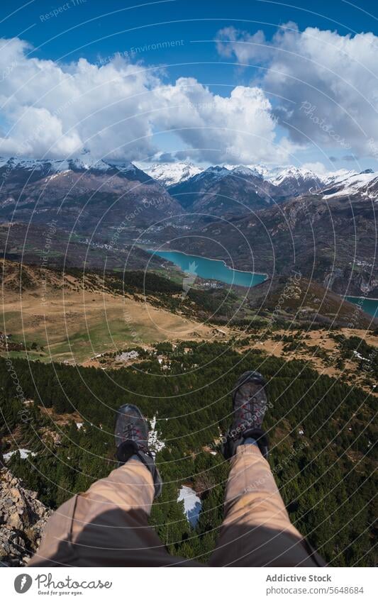 Hochgebirgs-POV aus den Pyrenäen in Torla und Ordesa Aussichtspunkt Landschaft torla Odese Huesca Nationalpark monte perdido Berge u. Gebirge See Schnee Gipfel