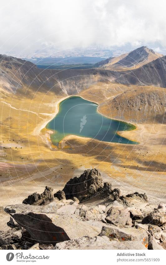 Majestätischer Blick auf einen Kratersee am Nevado de Toluca, Mexiko Landschaft Toluca-Nevada Berge u. Gebirge malerisch Panorama Gelassenheit Natur reisen