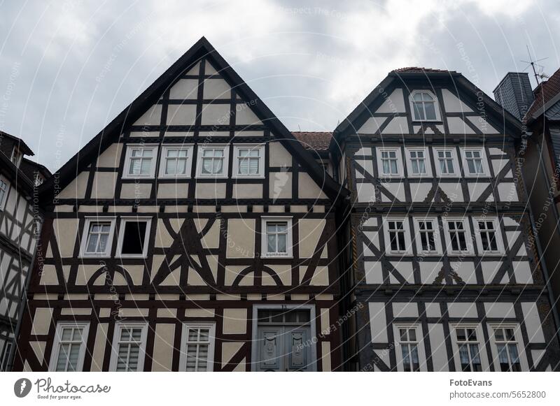 Alte Fachwerkhäuser Gebäude historisch alt Deutschland Großstadt Ausflugsziel Fachwerkhaus Hessen Szene Altstadt Reiseziel Stadtzentrum Haus Straße Architektur