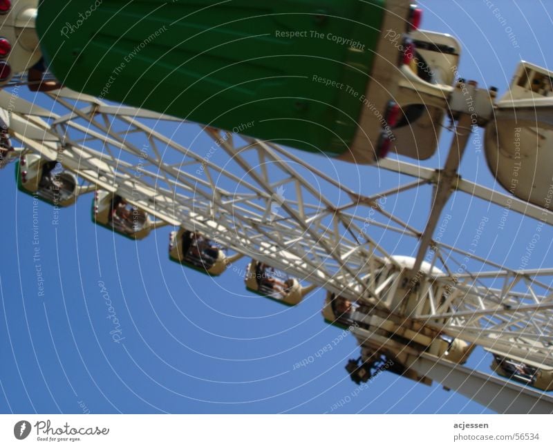 Spinning Karussell Vergnügungspark Soltau drehen heidepark Himmel Freude über kopf Jahrmarkt