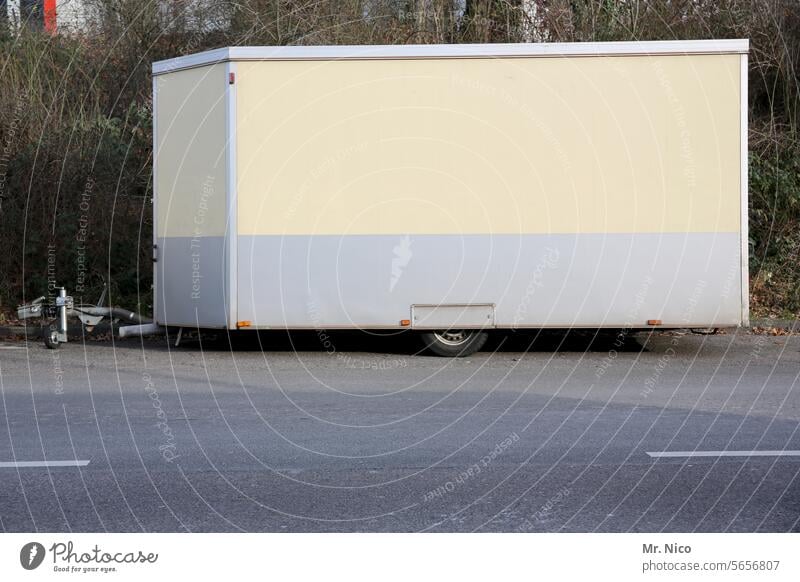 Anhänger Verkehrsmittel Fahrzeug Abstellplatz abgestellt Stellplatz Straße abstellen LKW-Anhänger Güterverkehr & Logistik PKW-Anhänger Transport Parkplatz