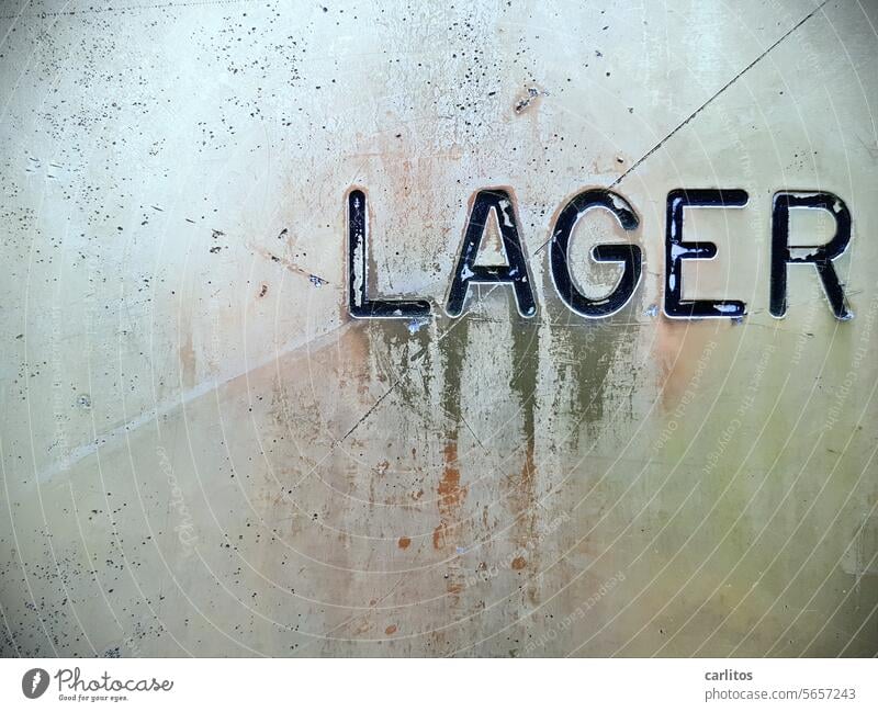 LAGER | REGAL  (Palindrom) Lager Schild Schrift Metalltafel Buchstaben Schilder & Markierungen Hinweisschild Schriftzeichen Wort Kommunizieren Text Typographie