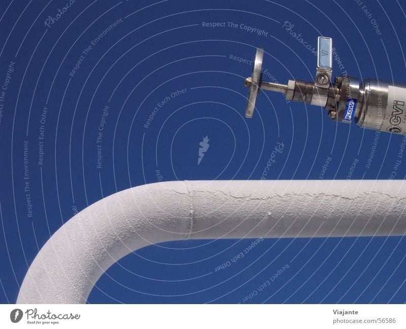 Eiskalter Retter Stahl Edelstahl Halfpipe Edelgas Argon Tieftemperaturtechnik Löschanlage Brandschutz weiß Installationen Industriefotografie Außenaufnahme