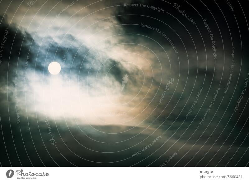 Sonne am Tag Wolken dunkel dunkle Wolken jahreszeit Sonnenlicht Wetter Licht Himmel Menschenleer Außenaufnahme Umwelt Kontrast Schatten Lichterscheinung