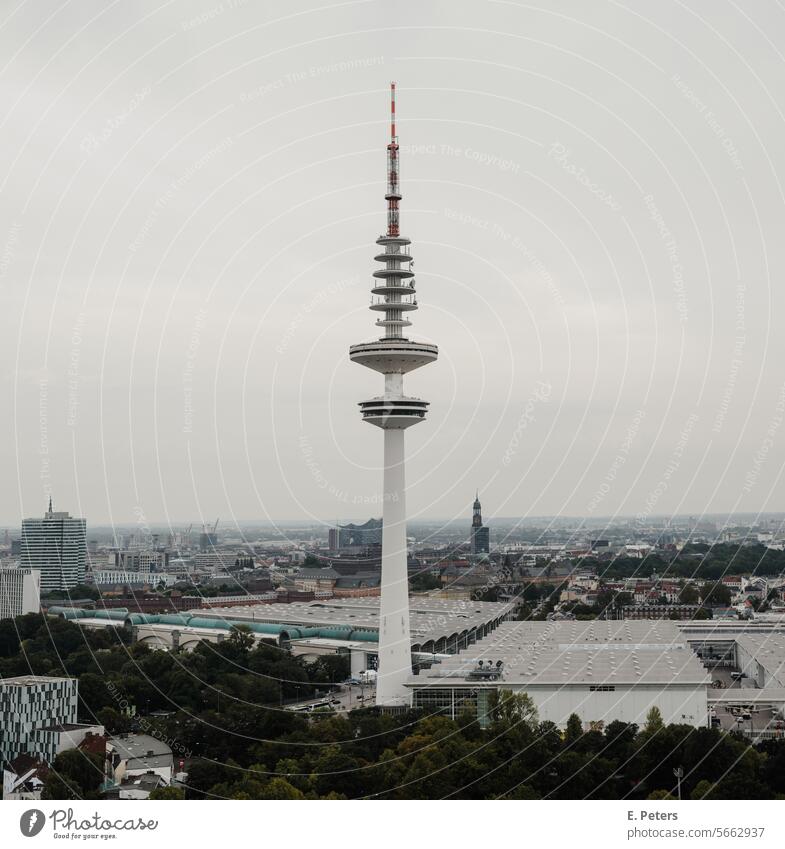 Luftaufnahme von Hamburg und dem Hamburger Fernsehturm Telemichel St. Pauli Messehalle Messehallen Hamburger Messehallen CCH Congress Centrum Hamburg