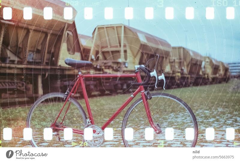 Südbahnhof München Teil 2 Rennrad Vintage Fahrrad Lifestyle Mobilität sportlich Farbfoto Kodak retro Analogfoto urban 80er Außenaufnahme Verkehrsmittel