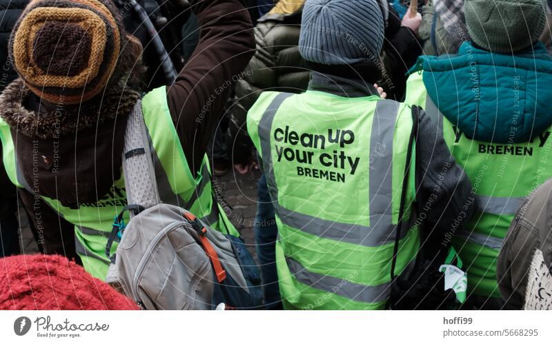 Demo in Bremen  - Straßen sauber halten laut gegen rechts Zeichen setzen Antifaschismus protestieren Demokratie Demonstration demonstrieren Aussage