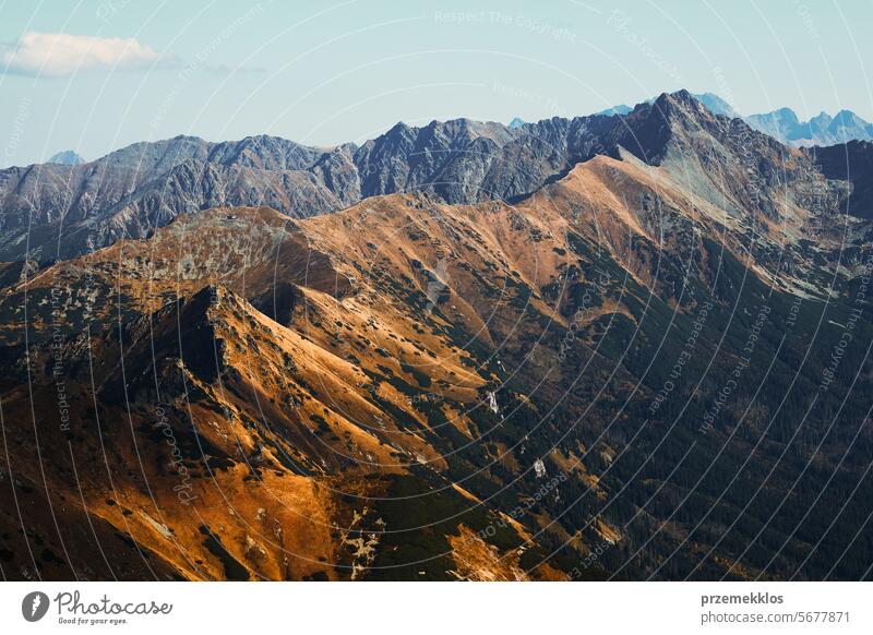 Berglandschaft im Tatra-Nationalpark in Polen. Beliebte Touristenattraktion. Erstaunliche Naturkulisse. Die berühmtesten Reiseziele Berge u. Gebirge Landschaft