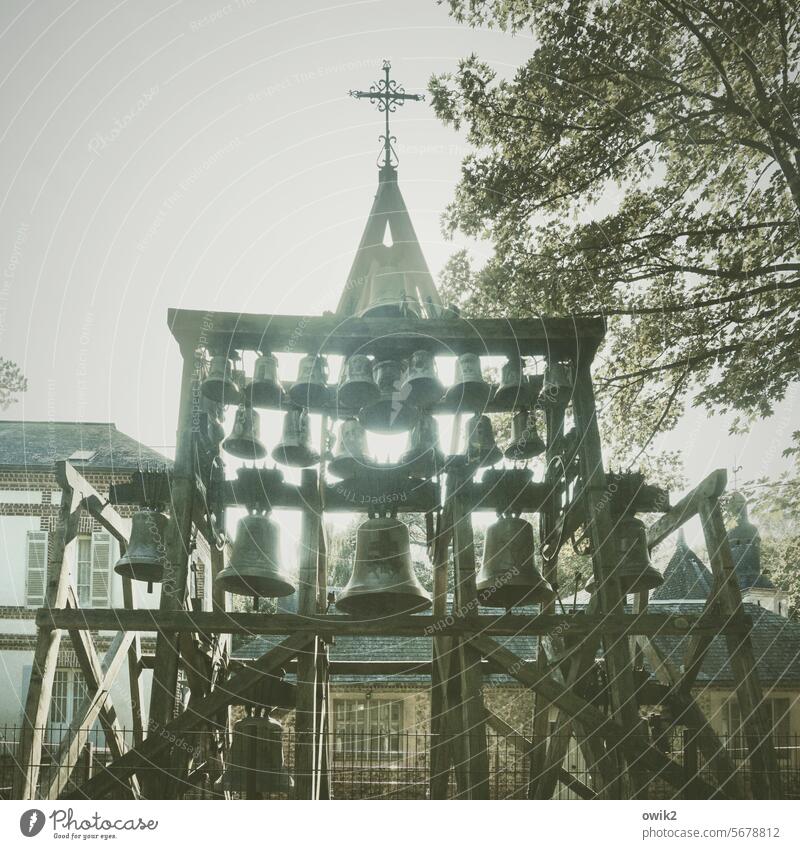 Bei Schmidt 3x klingeln Sakralbau Glockenturm Kirchenglocken viele zusammen unterschiedlich Carillon Glockenspiel Historische Bauten hängen Sehenswürdigkeit