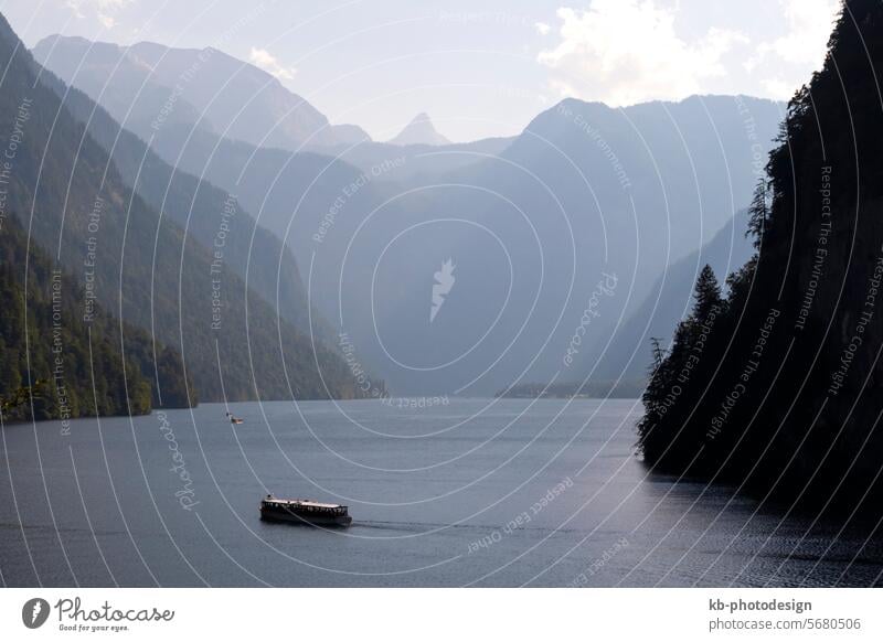 Der Königssee im Nationalpark Berchtesgaden, Bayern, Deutschland See Panorama Steinernes Meer Malerwinkel Berglandschaft Watzmann Sankt Bartholomä Berge alpin