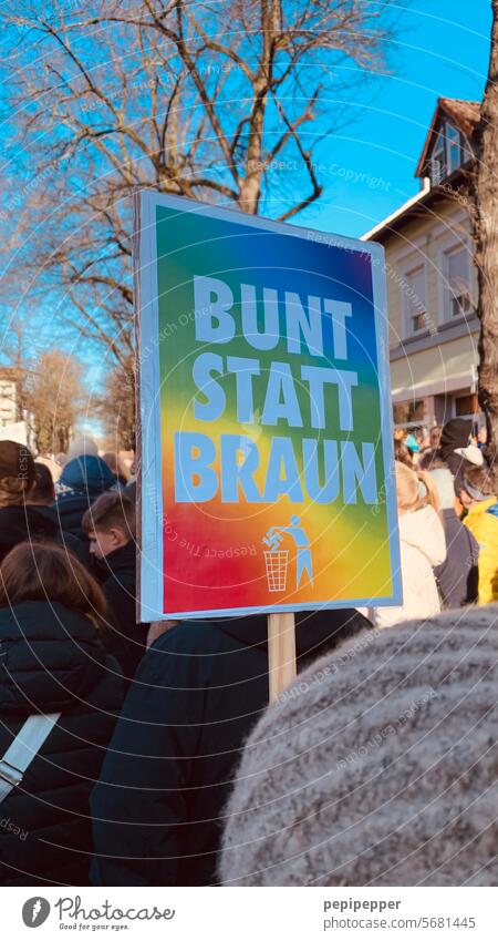 Demonstration gegen rechts – Bunt statt Braun Demonstration gegen Rechts Politik & Staat protestieren Solidarität Gerechtigkeit Menschenrechte Respekt