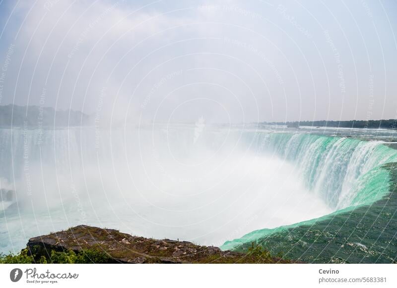 Niagarafälle Niagara Fälle niagara falls Niagara River Niagarafall Kanada USA Urlaub Tourismus Tourismusregion Wasser Wasserfall Sightseeing Boot Bootsfahrt