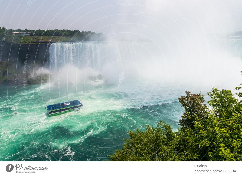 Niagarafälle Niagara Fälle niagara falls Niagara River Niagarafall Kanada USA Urlaub Tourismus Tourismusregion Wasser Wasserfall Sightseeing Boot Bootsfahrt