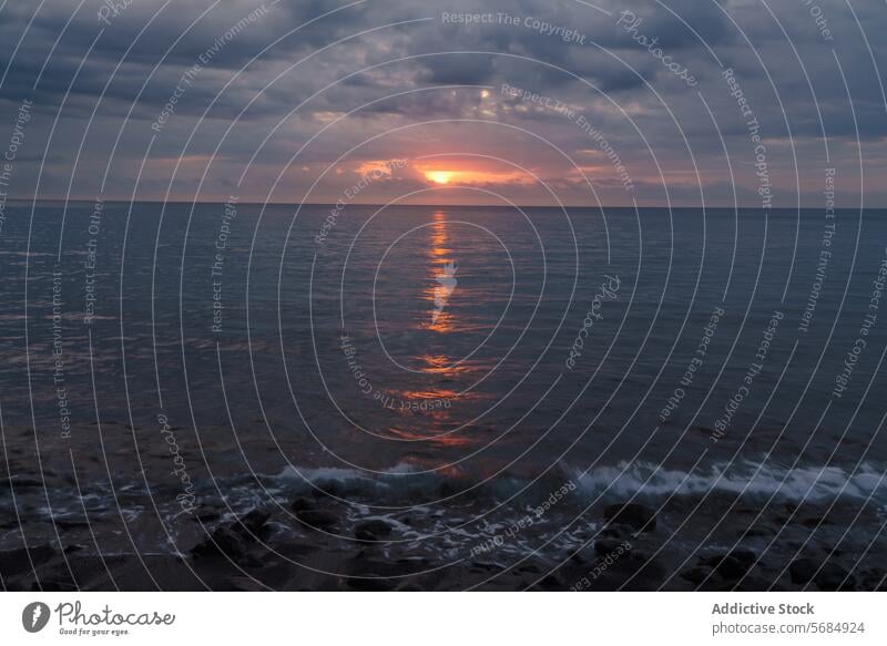 Sonnenuntergang über der Meereslandschaft der Südküste von Gombela gombela Windstille Wasser Reflexion & Spiegelung Wolken Himmel Abenddämmerung ruhig