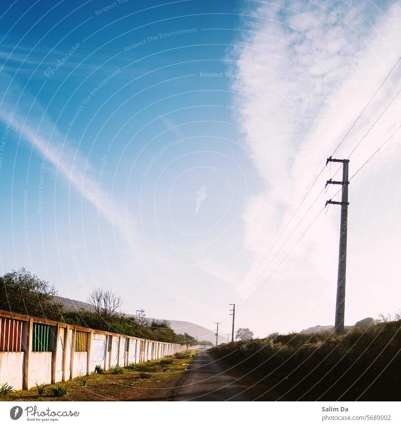 Landstraße Landschaft Landleben Landliebe Landstraßen Landseite Himmel Heimat Straße Straßenrand Fahrbahn Szene Ansicht niemand ländlich Ländliche Szene