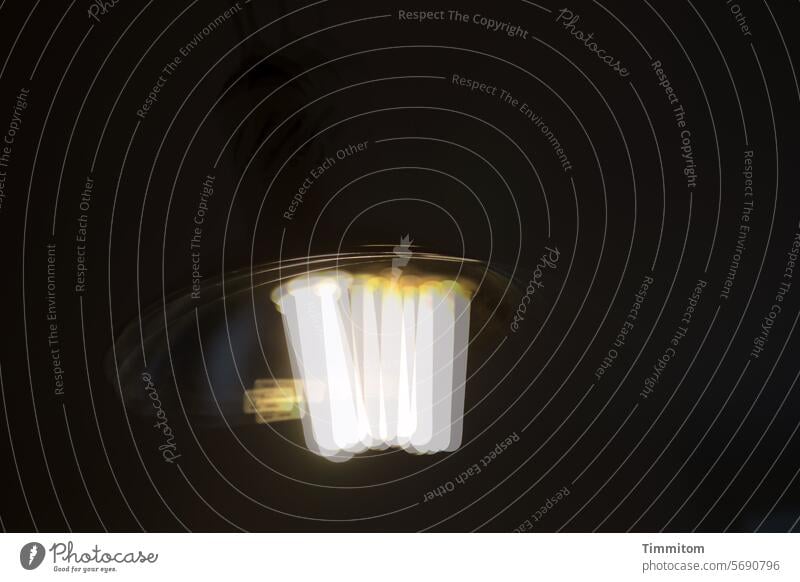 Mein allerletztes Lieblingsthema | Mehrfachbelichtung Leuchtmittel Leuchte Deckenlampe Licht Beleuchtung Elektrizität LED hell und dunkel Energie