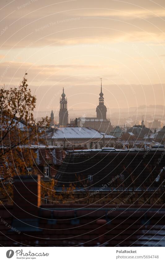 #A0# Dresden im Schnee Himmel Sonnenaufgang sonnig Winter Romantik Außenaufnahme Altstadt Dämmerung Wolken Architektur Stadtzentrum Hofkirche dächer