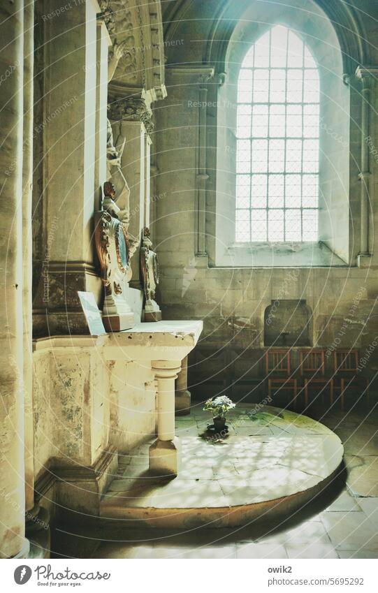 Opfertisch Kirche Innenraum Altar Stein friedlich geheimnisvoll Katholizismus Christentum Gebet Glaube & Religion Gebetsstätte Religion & Glaube Dom