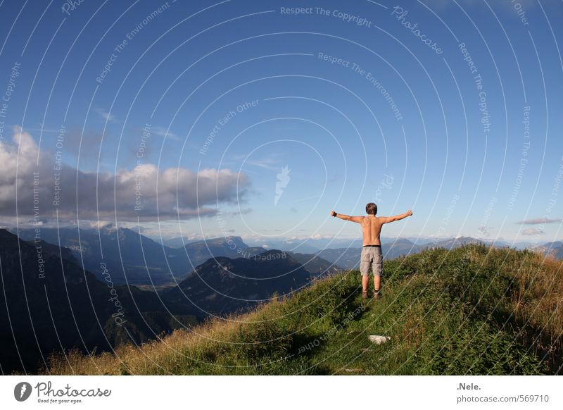 geschafft. Klettern Bergsteigen wandern Mensch maskulin Junger Mann Jugendliche 1 Natur Landschaft Luft Himmel Wolken Sommer Schönes Wetter Berge u. Gebirge