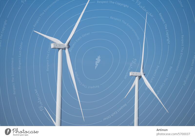 Windenergie. Windkraft. Nachhaltige, erneuerbare Energie. Windturbinen erzeugen Strom. Windpark. Nachhaltige Ressourcen. Nachhaltige Entwicklung. Grüne Technologie für nachhaltige Energie.