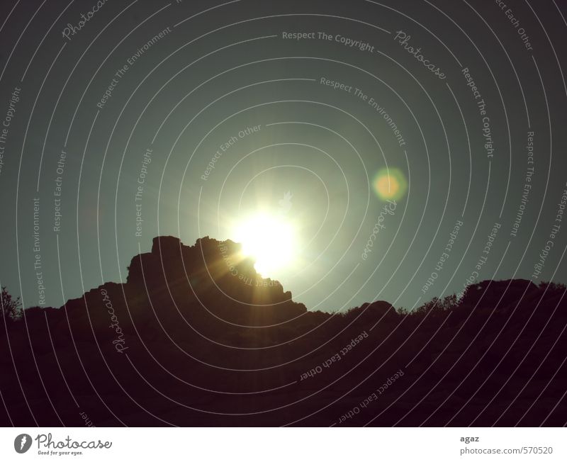 Sonnenuntergang Himmel Wolkenloser Himmel Sonnenaufgang Berge u. Gebirge Stein ästhetisch Farbfoto Gedeckte Farben Außenaufnahme Abend Dämmerung Licht Schatten