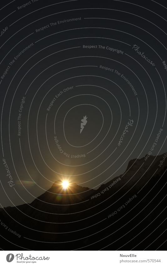 Lights. Natur Landschaft Urelemente Himmel Sonne Sonnenaufgang Sonnenuntergang Sonnenlicht Winter Schönes Wetter Eis Frost Schnee Alpen Berge u. Gebirge Gipfel