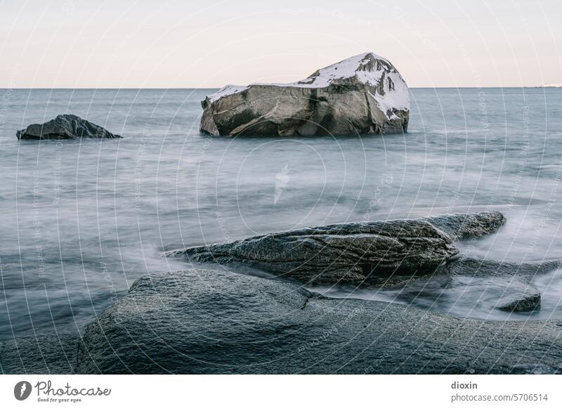 Lofoten Lofoten Inseln Norwegen Norwegenurlaub Meer Meeresufer Atlantik Nordatlantik Polarmeer polar Polarkreis Küste Schnee Landschaft Natur Felsen