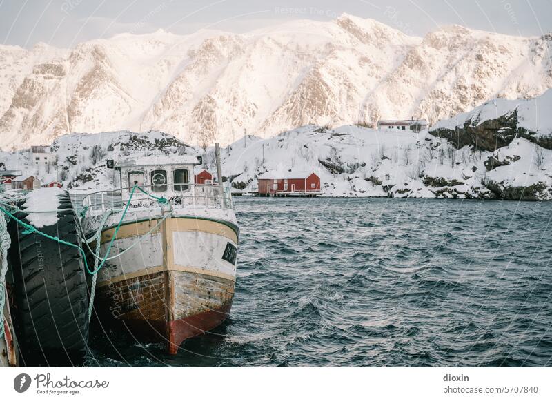 Lofoten Lofoten Inseln Norwegen Norwegenurlaub Meer Meeresufer Atlantik Nordatlantik Polarmeer polar Polarkreis Küste Schnee Landschaft Natur Felsen