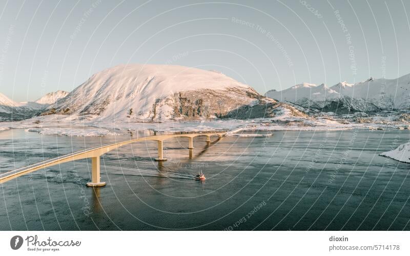 Lofoten Lofoten Inseln Norwegen Norwegenurlaub Meer Meeresufer Atlantik Nordatlantik Polarmeer polar Polarkreis Küste Schnee Landschaft Natur Felsen