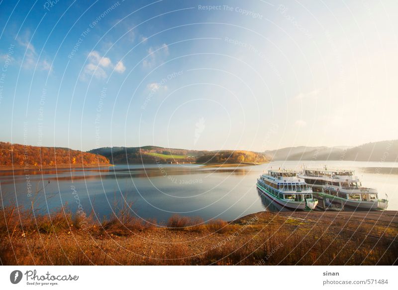 Schiffe auf dem Biggesee im Sauerland Ferien & Urlaub & Reisen Sonne Berge u. Gebirge Natur Landschaft Wasser Horizont Herbst Wetter Baum Wald See